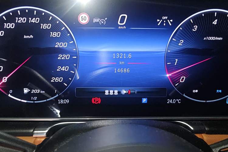 Used Mercedes-Benz S-Class 2023 Updated S 400 L Business Version Odometer Close Up