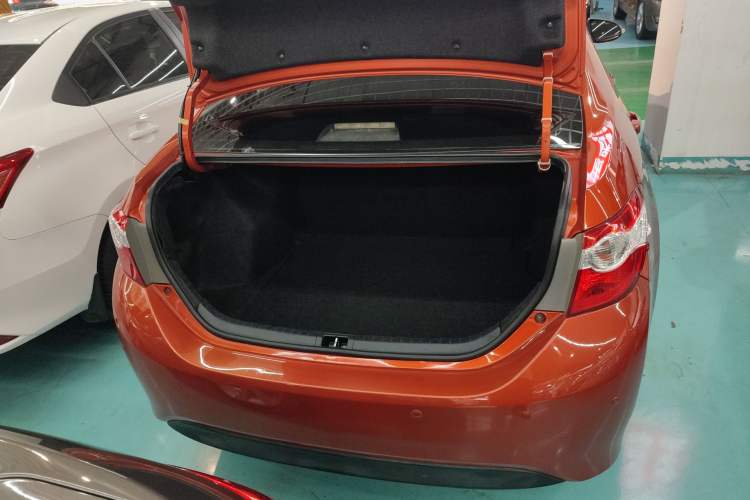 Used Toyota Levin 2015 1.6G CVT Orange Limited Edition
