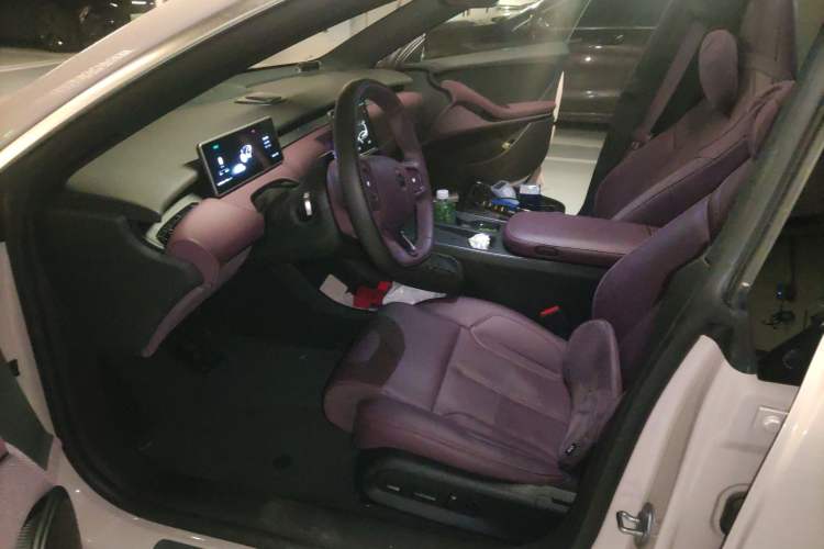 Used Nio ET5 2024 75 kWh Left Front Seat