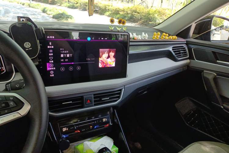 Used Volkswagen Tayron 2024 330TSI Two-Wheel Drive Luxury Plus Advanced Version Audio And AC Panel