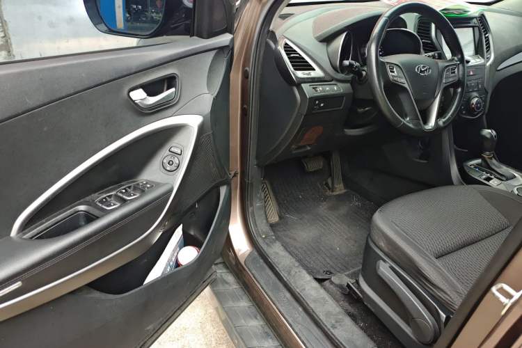 Used Hyundai Santa Fe 2013 2.4L Automatic 2WD Comfort Edition