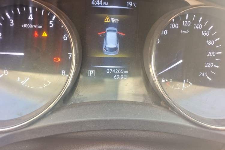 Used Nissan X-Trail 2014 2.0L CVT Comfort Edition 2WD Odometer Close Up