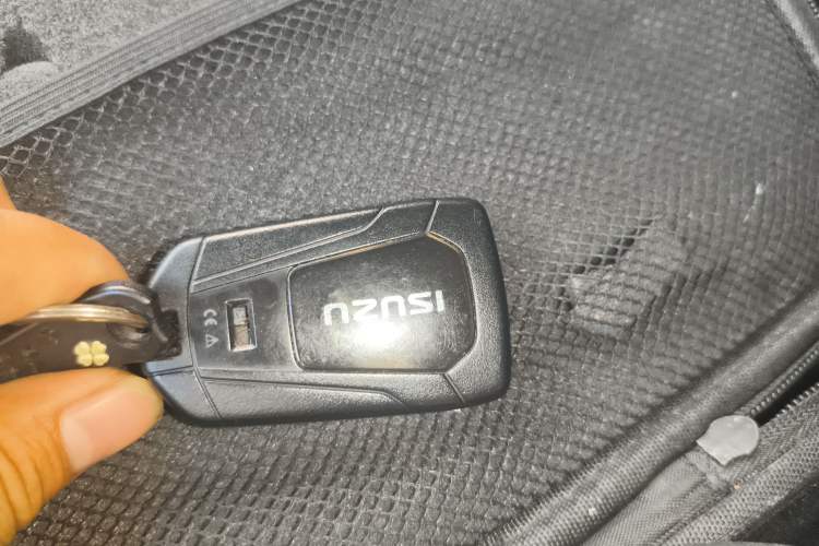 Used Isuzu D-MAX 2021 1.9T Automatic 4x4 Diesel Global Huan Dong RZ4E