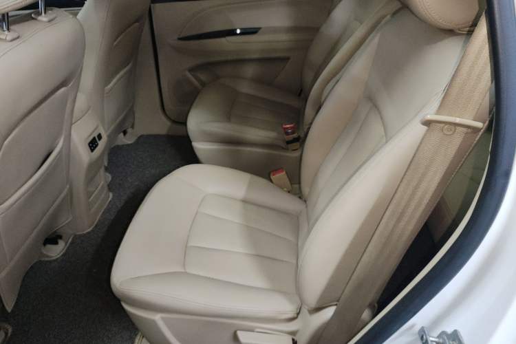 Used Baojun 730 2016 1.5T Manual Luxury Edition 7 Seats Left Rear Seat