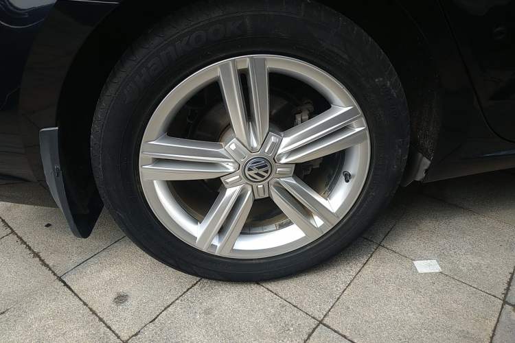 Used Volkswagen Lamando 2018 280TSI DSG Comfort Edition Right Rear Wheel Hub