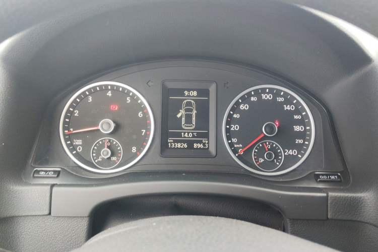 Used Volkswagen Tiguan 2015 1.4TSI Manual Two-Wheel Drive BlueMotion Edition Instrument Cluster