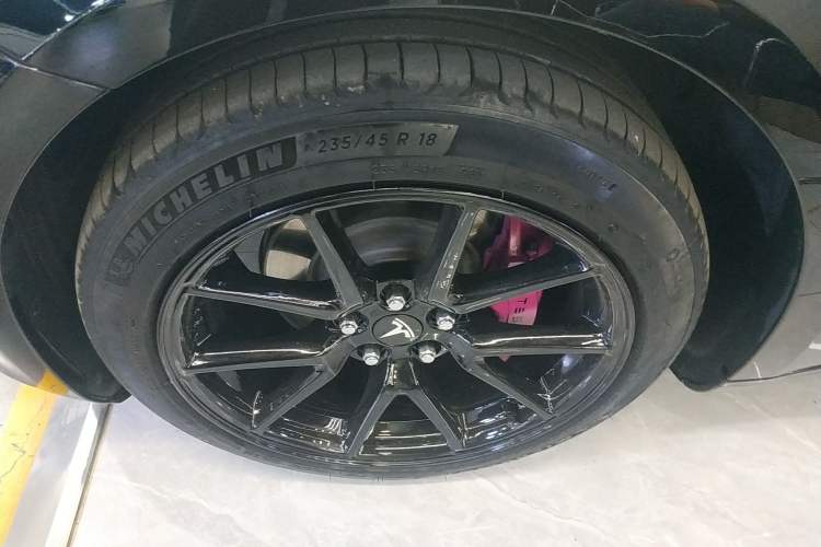 Used Tesla Model 3 2022 Rear-Wheel-Drive Version Left Front Wheel Hub