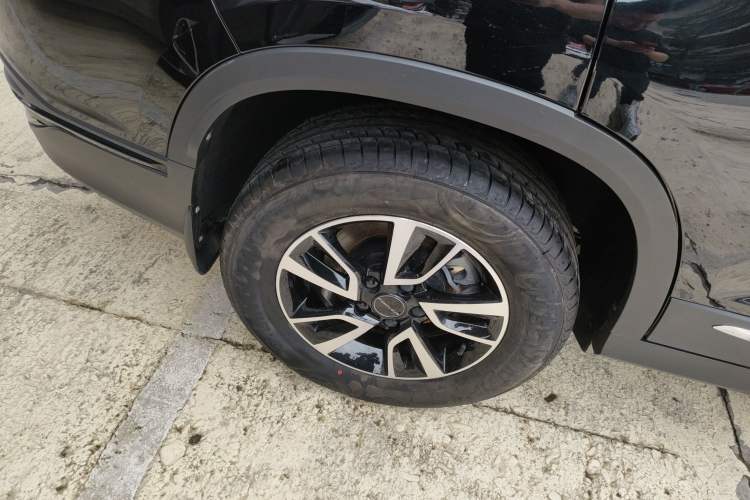 Used FORTHING T5 2024 Grand Edition 1.6L Manual Dream-Chasing Version 5 Seats Right Rear Wheel Hub