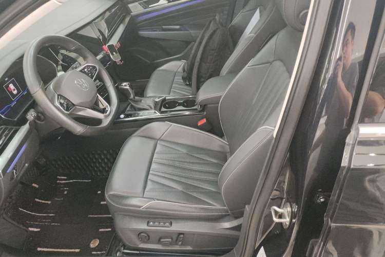 Used Volkswagen Passat 2023 Facelift 330TSI Luxury Edition Left Front Seat