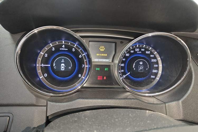 Used Hyundai Sonata 2013 2.4L Automatic Luxury Version China IV Standard
