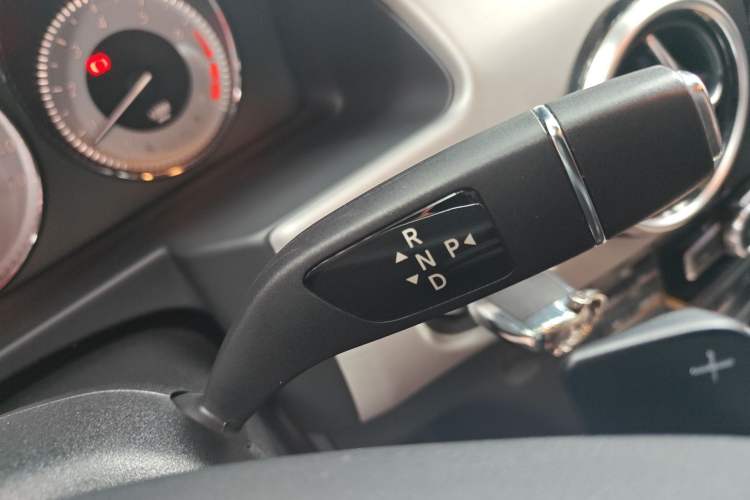 Used Mercedes-Benz GLK-Class 2015 GLK 260 4MATIC Fashion Edition Ultimate Version
