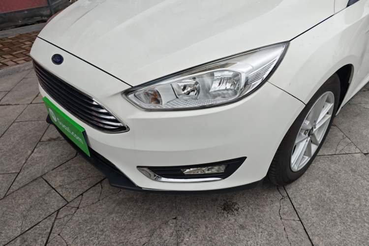 Used Ford Focus 2018 Sedan Classic 1.6L Automatic Trendy SmartDrive Edition Left Front Headlight