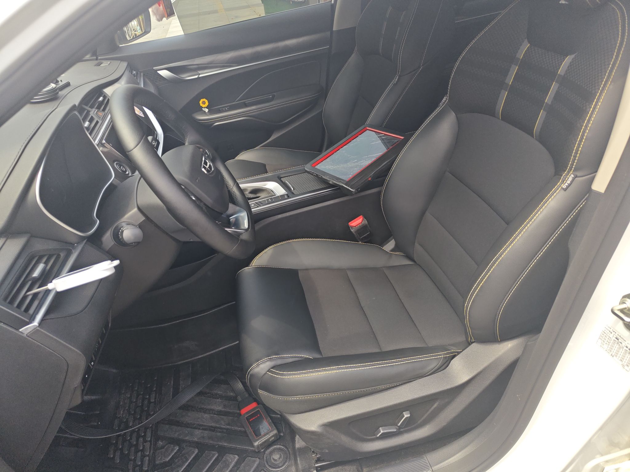 المقاعد الأمامية داخل السيارة