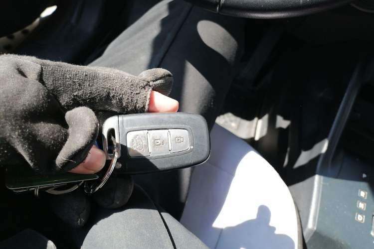 Used Hyundai ix35 2013 2.0L Automatic Two-Wheel Drive Smart GLS China IV Standard Vehicle Key