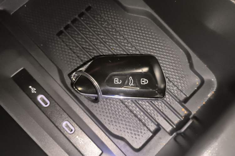 Used Volkswagen Magotan 2024 380TSI DSG Prestige Edition DaMai Package Vehicle Key