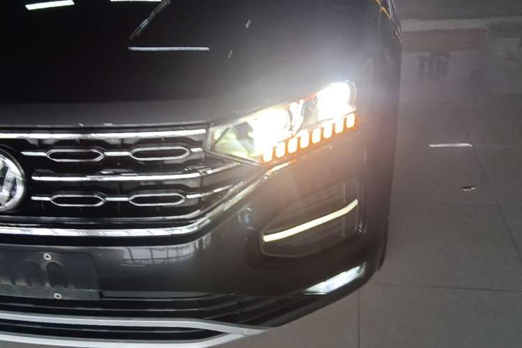 Used Volkswagen Tayron 2019 330TSI Two-Wheel-Drive Luxury Version China V Emission Standard

