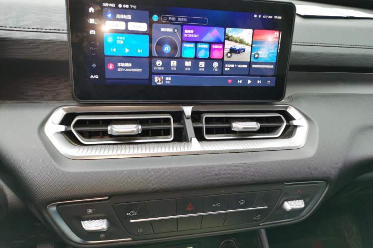 Used Great Wall King Kong Poer 2022 2.0T Manual Diesel Two-Wheel Drive Elite Version with Long Bed GW4D20M Audio And AC Panel