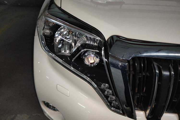 Used Toyota Prado 2016 3.5L Automatic TX-L Right Front Headlight