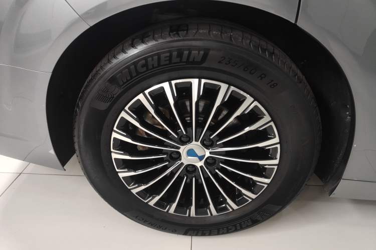 Used Denza D9 2022 DM-i 1040 Prestige Model