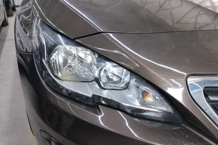 Used Peugeot 408 2015 1.2T Automatic Luxury Edition Right Front Headlight