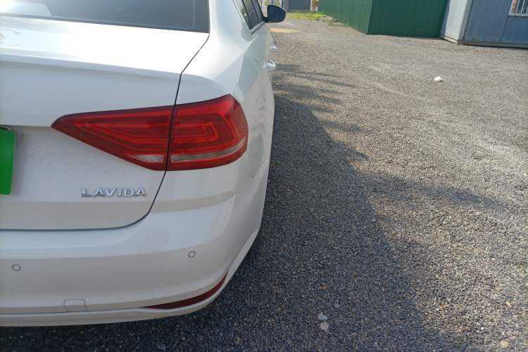 Used Volkswagen Lavida 2017 1.6L Automatic Fashion Edition Exterior 3