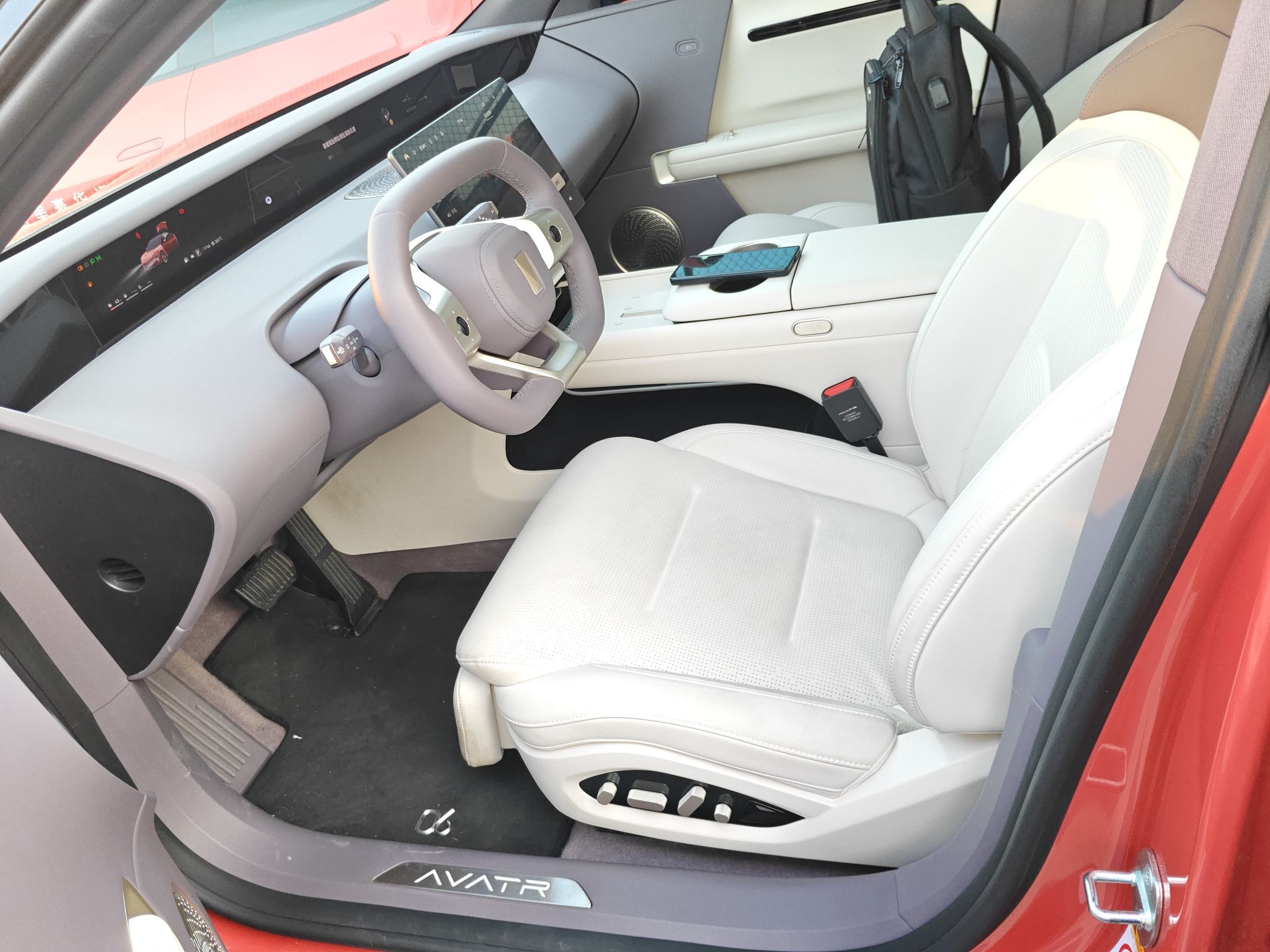 المقاعد الأمامية داخل السيارة