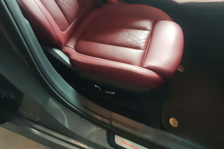 Used BMW i3 2024 eDrive 35 L Right Front Seat