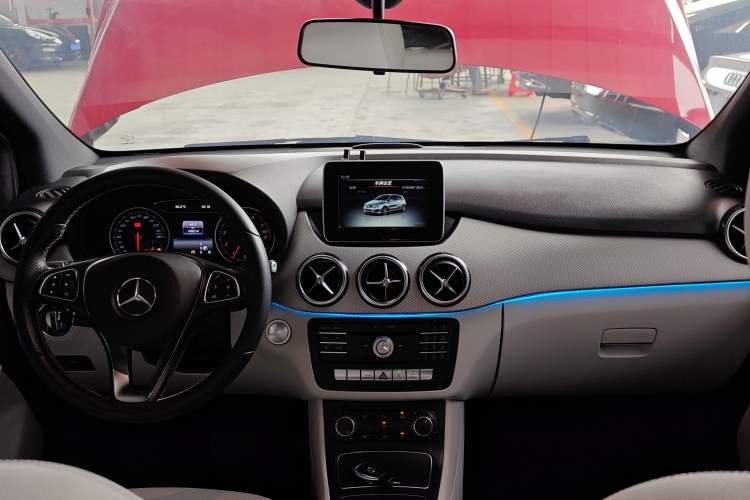 Used Mercedes-Benz B-Class 2015 B 200 Sport Edition Center Console