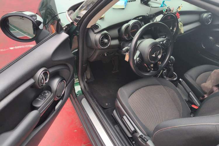 Used MINI 2014 1.2T ONE+ Driver Seat