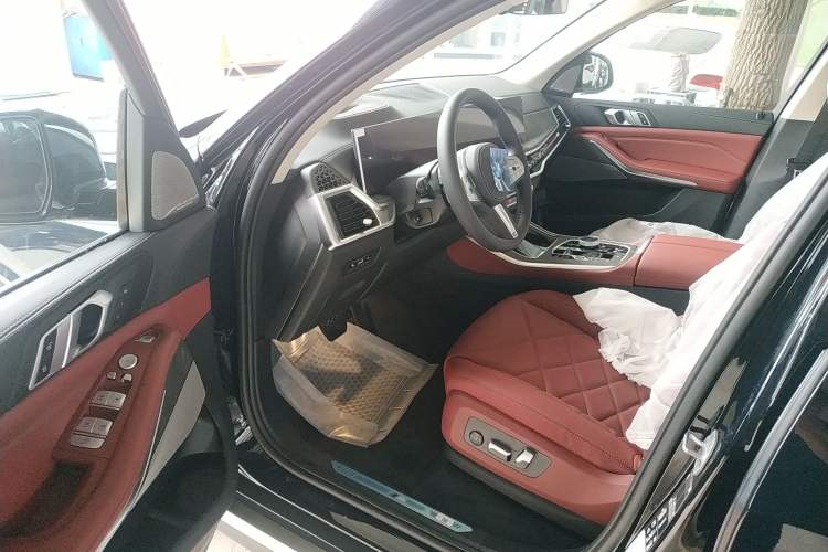 Used BMW X5 2023 xDrive 30Li Luxury M Sport Package