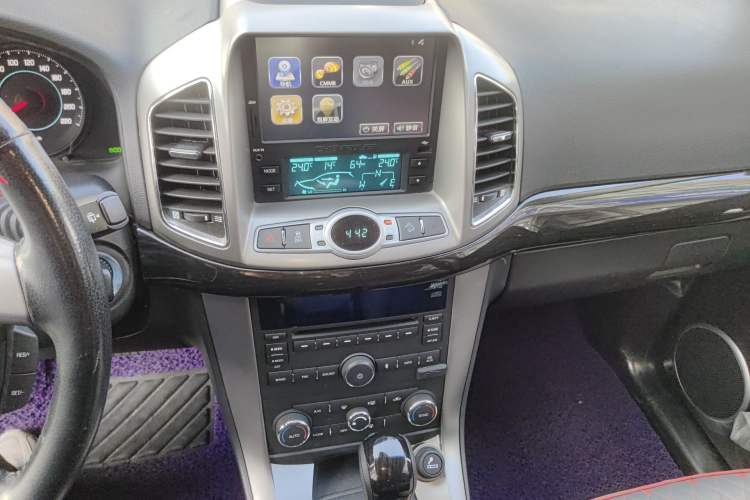 Used Chevrolet Captiva 2014 2.4L 4x4 Flagship Edition 7 Seats Audio And AC Panel