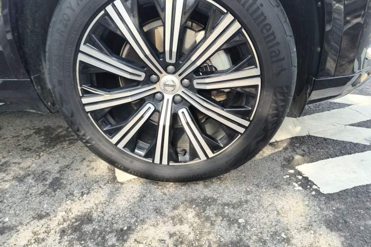 Used Volvo XC90 2021 B5 SmartDrive Luxury Edition 7 Seats Right Front Wheel Hub