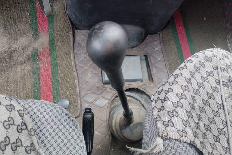 Used Iveco Daily 2021 2.5T A35 M1 Passenger Van 5-9 Seater Short Wheelbase Mid-Roof Design Dual Tires Side Sliding Door
