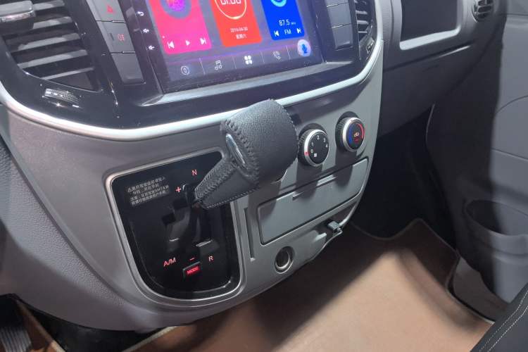 Used SAIC MAXUS Xintu V80 2021 2.0T PLUS AMT City Edition Short Wheelbase Ultra-Low Roof 5/6-Seater
