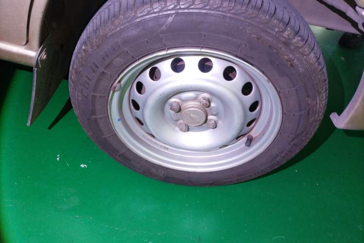 Used Jinbei Starfish A9 2011 1.0L Luxury Edition Right Front Wheel Hub