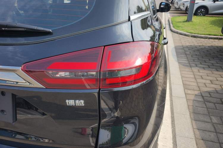 Used Geely Auto Emgrand X7 Sport 2020 1.8TD DCT Two-Wheel Drive Smart Connect 4G-Enabled Version Right Rear Taillight