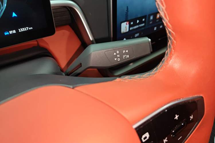 Used Dongfeng eπ eπ008 2024 636Max All-Electric Version 6 Seats Gear Lever