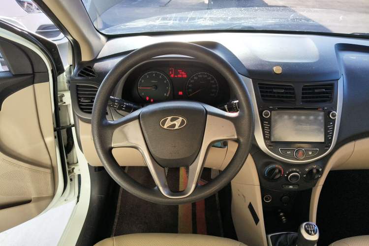 Used Hyundai Verna (older generation) 2014 1.4L Manual Smart GLS Trim Steering Wheel