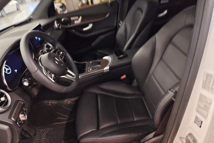 Used Mercedes-Benz GLC 2022 Refreshed GLC 300 L 4MATIC Dynamic Edition Prestige Version Left Front Seat