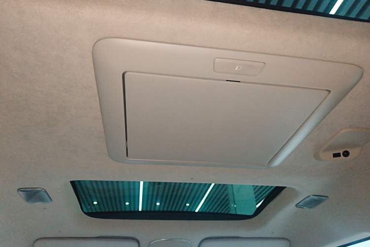 Used Volvo EM90 2025 Ultra Six-Seater