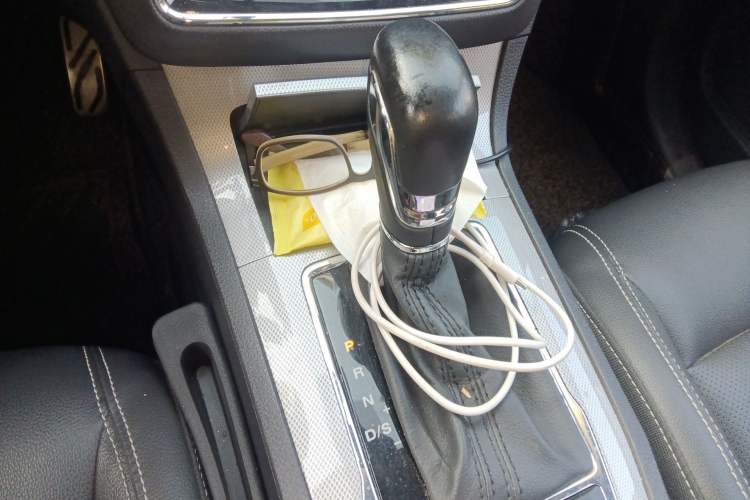 Used Roewe RX5 2018 20T Two-Wheel Drive Automatic Internet Smart Edition Gear Lever