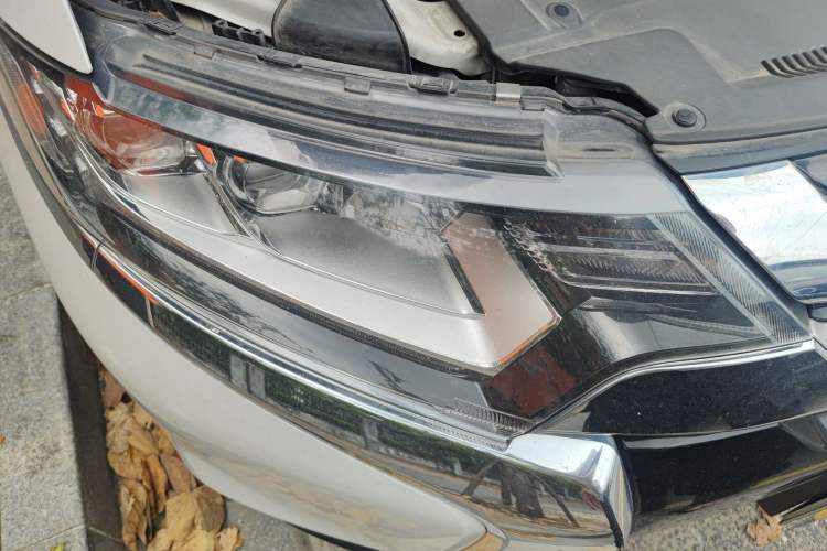 Used Mitsubishi Outlander 2018 2.4L 4x4 Elite Edition 5 Seats Right Front Headlight