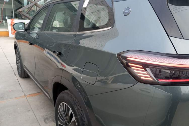 Used Chery Tiggo 8 PLUS C-DM 2025 1.5T 116 km Luxury Version 5 Seats
