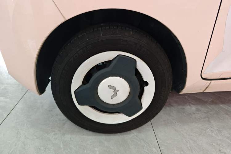 Used Wuling Hongguang MINIEV 2022 Macaron Premium Model – Lithium Iron Phosphate Left Front Wheel Hub
