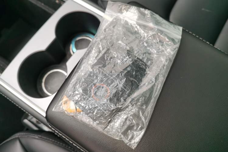 Used Tesla Model Y 2022 Long-Range All-Wheel-Drive Version
