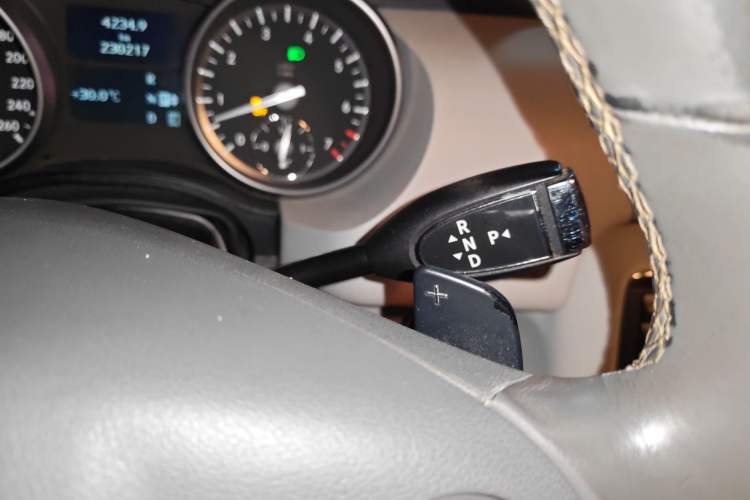 Used Mercedes-Benz R-Class 2010 R 350 L 4MATIC Gear Lever