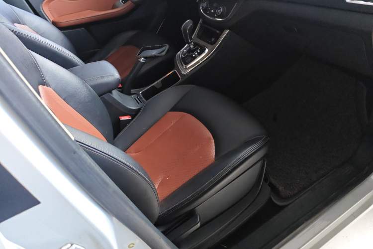 Used Baojun 560 2016 1.8L iAMT Elite Edition
