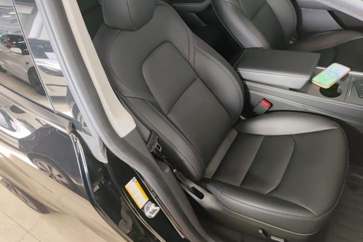 Used Tesla Model Y 2023 Long-Range All-Wheel-Drive Version
