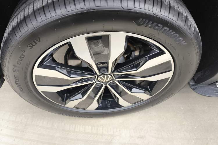 Used Volkswagen Tiguan L 2024 Outstanding Model 330TSI Automatic Two-Wheel Drive R-Line Dragon Glory Edition Exterior 5