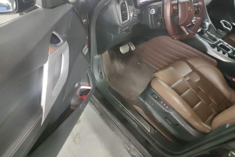 Used DS 5 2014 1.6T Luxury Edition THP200